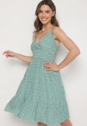 Zielona Bawełniana Sukienka o Rozkloszowanym Kroju na Ramiączkach w Kwiatowy Wzór Mirindra. Zielone sukienki Born2be, na spacer, l, bez wzorów, z bawełny, klasyczne, bez kołnierzyka, bez ramiączek, rozkloszowane. Za 39.99 zł.