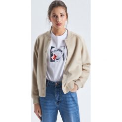 Kurtka o kroju college - Beżowy. Kurtki Cropp. W wyprzedaży za 39.99 zł.