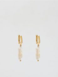 Kolczyki z naturalną perłą - biały. Białe kolczyki Reserved, z perłą. Za 89.99 zł.