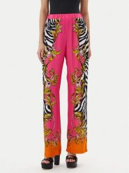Versace Jeans Couture Spodnie materiałowe 78HAA1P2 Różowy Straight Fit. Czerwone spodnie materiałowe Versace Jeans Couture, bez wzorów, z jeansu. Za 1,199.00 zł.