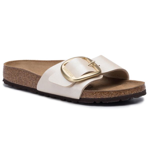 Klapki Birkenstock. Brązowe klapki Birkenstock, bez wzorów, bez obcasa, bez zapięcia. Za 499.99 zł.