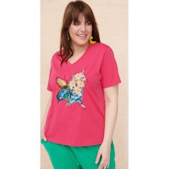 T-Shirt Damski Flafy Plus Size Malinowy. Różowe t-shirty blue shadow, plus size, z aplikacjami, z bawełny, bez kołnierzyka, bez ramiączek. Za 169.90 zł.