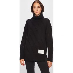 Calvin Klein - Sweter. Czarne swetry Calvin Klein, l, bez wzorów, z bawełny, bez ramiączek. W wyprzedaży za 499.90 zł.