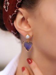 L'Atelier de Gaia Pozłacane kolczyki-wkrętki z agatem i perłami rozmiar: onesize. Białe kolczyki L'Atelier de Gaia, z agatem, pozłacane. Za 78.95 zł.