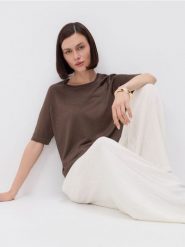 Bluzka z wiskozą - brązowy. Brązowe bluzki Reserved, l, bez wzorów, z dzianiny, bez kołnierzyka, bez ramiączek. Za 79.99 zł.