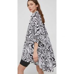 Answear Lab koszula kolor biały mini relaxed. Białe koszule Answear Lab, m, bez wzorów, z tkaniny, bez kołnierzyka, bez ramiączek. W wyprzedaży za 109.99 zł.