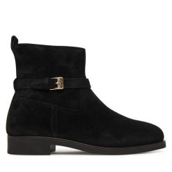 Botki Tommy Hilfiger. Czarne botki Tommy Hilfiger, bez wzorów, bez obcasa, na płaskiej podeszwie, bez zapięcia. Za 519.99 zł.