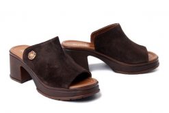 BOMBONELLA 090.165 64 T KHV brązowy, klapki damskie. Brązowe klapki Bombonella, bez wzorów, ze skóry, bez obcasa, na obcasie, bez zapięcia. Za 249.90 zł.