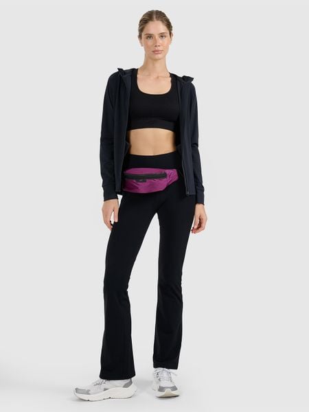 4F Nerka - różowa Uniwersalny. Czerwone nerki i saszetki 4f, bez wzorów, z dzianiny, eleganckie, bez dodatków. W wyprzedaży za 49.99 zł.