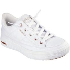 Buty sportowe damskie Skechers Arch Fit Arcade meet Ya There. Białe buty treningowe Skechers, bez wzorów, bez zapięcia, na fitness i siłownię. Za 490.00 zł.