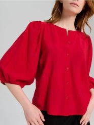 Wiskozowa bluzka koszulowa z bufiastymi rękawami - czerwony. Czerwone bluzki Sinsay, l, bez wzorów, z wiskozy, bez kołnierzyka, bez ramiączek. Za 39.99 zł.