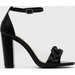 Answear Lab sandały kolor czarny. Czarne sandały Answear Lab, bez wzorów, bez obcasa, na obcasie, bez zapięcia. Za 189.99 zł.