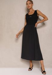Czarna Rozkloszowana Sukienka z Wiskozy Ozdobiona Naszywką Ronlina. Czarne sukienki Renee, na co dzień, z aplikacjami, z jeansu, eleganckie, bez kołnierzyka, bez ramiączek, midi, kopertowe. W wyprzedaży za 135.99 zł.