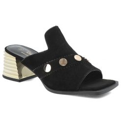 Klapki damskie S.Barski, ze skóry naturalnej z ozdobnymi złotymi nitami i efektownym obcasem, czarne, CR61-3143. Czarne klapki S.BARSKI, bez wzorów, ze skóry, bez obcasa, na obcasie, bez zapięcia. Za 319.00 zł.