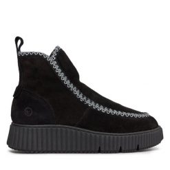 Botki Tamaris. Czarne botki Tamaris, bez wzorów, bez obcasa, na płaskiej podeszwie, bez zapięcia. Za 269.99 zł.