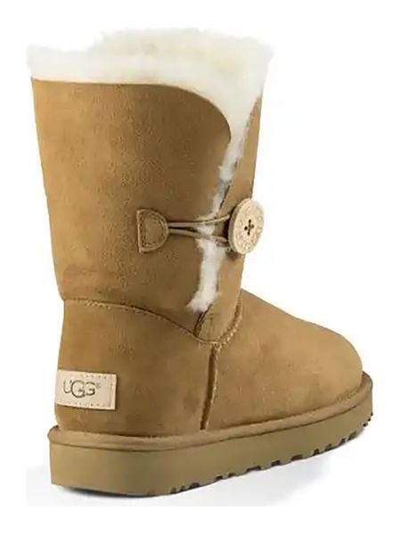 UGG Skórzane botki "Bailey Button II" w kolorze jasnobrązowym rozmiar: 38. Brązowe botki UGG, bez wzorów, z wełny, z okrągłym noskiem, bez obcasa, bez zapięcia. Za 480.90 zł.