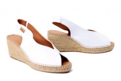 TONI PONS LAILA-P white, sandały damskie. Białe sandały Toni Pons, bez wzorów, bez obcasa, bez zapięcia. Za 334.90 zł.