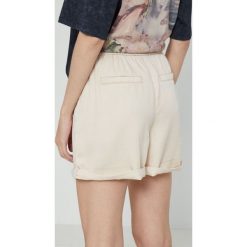 Medicine szorty damskie kolor beżowy gładkie high waist. Brązowe szorty MEDICINE, bez wzorów. Za 89.90 zł.