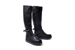 MACIEJKA 05293-01/00-7 czarny, kozaki damskie. Czarne kozaki Maciejka, bez wzorów, z gumy, bez obcasa, na koturnie, bez zapięcia. Za 459.90 zł.