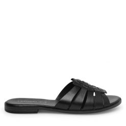 Klapki Lasocki. Czarne klapki Lasocki, bez wzorów, bez obcasa, bez zapięcia. Za 139.99 zł.