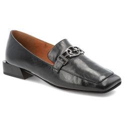 Półbuty damskie D&A Premium w eleganckim wsuwanym fasonie z kwadratowym noskiem ozdobną metalową aplikacją i niskim obcasem czarne, CR62-3125. Czarne półbuty wsuwane S.BARSKI, z aplikacjami, eleganckie, bez obcasa. Za 399.00 zł.