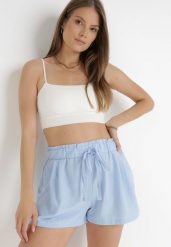 Niebieskie Szorty Kyggia. Niebieskie szorty Born2be, bez wzorów. W wyprzedaży za 33.99 zł.
