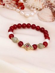 Pierres de Jade Pozłacana bransoletka z perłami i agatem rozmiar: onesize. Czerwone bransoletki Pierres de Jade, z agatem, pozłacane. Za 43.99 zł.