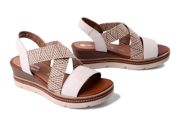 RIEKER REMONTE D2L54-60 beige combination, sandały damskie. Brązowe sandały Rieker Remonte, bez wzorów, bez obcasa, na koturnie, bez zapięcia. Za 349.90 zł.