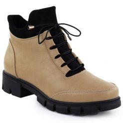 Botki damskie beżowe Jezzi RMR23123. Brązowe botki Jezzi, bez wzorów, ze skóry ekologicznej, bez obcasa, bez zapięcia. Za 95.99 zł.