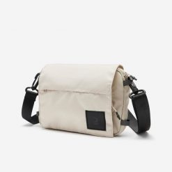 Saszetka Newfeel Activ Mblty Venice 1,3 l. Czerwone nerki i saszetki NEWFEEL, bez wzorów, z tkaniny, sportowe, bez dodatków. W wyprzedaży za 59.99 zł.