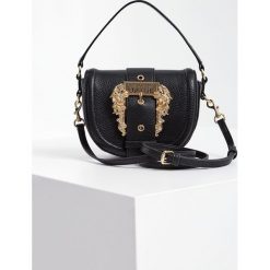 Torebka VERSACE JEANS COUTURE. Czarne torebki klasyczne Versace Jeans Couture, bez wzorów, z jeansu, na ramię, duże, bez dodatków. Za 829.00 zł.