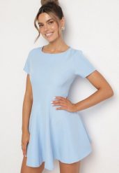 Jasnoniebieska Rozkloszowana Sukienka z Krótkim Rękawem i Ozdobnymi Przeszyciami Meporea. Niebieskie sukienki Born2be, na co dzień, l, bez wzorów, eleganckie, bez kołnierzyka, bez ramiączek, mini, rozkloszowane. W wyprzedaży za 72.24 zł.