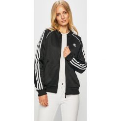 Adidas Originals - Bluza. Czarne bluzy adidas Originals, z aplikacjami, z dzianiny, bez kaptura. Za 249.90 zł.