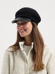 TRAVELIN' Wełniana czapka w kolorze czarnym rozmiar: onesize. Czarne czapki z daszkiem Travelin', bez wzorów, ze skóry. Za 224.52 zł.