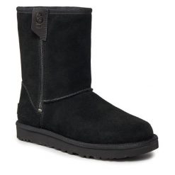 Śniegowce Ugg. Czarne śniegowce UGG, bez wzorów, bez zapięcia. Za 1,089.00 zł.
