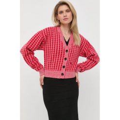 Victoria Beckham kardigan wełniany damski kolor czerwony ciepły. Czerwone swetry VICTORIA BECKHAM, l, bez wzorów, z dzianiny, bez ramiączek. W wyprzedaży za 1,459.90 zł.