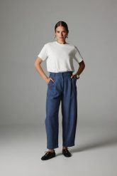 SPODNIE BARREL PABLO DENIM M - Flawless. Niebieskie spodnie materiałowe Flawless, bez wzorów, z denimu, biznesowe, z podwyższonym stanem. Za 589.00 zł.