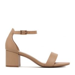 Sandały JENNY. Brązowe sandały Jenny, bez wzorów, bez obcasa, na słupku, bez zapięcia. Za 119.99 zł.