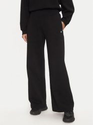 Deha Spodnie dresowe C12055 Czarny Regular Fit. Czarne spodnie dresowe Deha, bez wzorów, z bawełny. Za 289.99 zł.