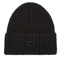 Czapka Tommy Jeans. Czarne czapki zimowe Tommy Jeans, bez wzorów, z jeansu. Za 219.99 zł.