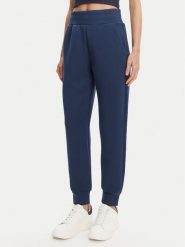 Guess Spodnie dresowe W5YB11 KBYE2 Granatowy Regular Fit. Niebieskie spodnie dresowe Guess, z aplikacjami, z dresówki. Za 299.99 zł.