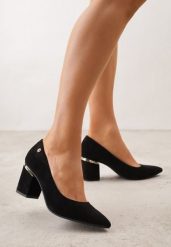 Czarne Czółenka na Słupku z Wkładką ze Skóry Naturalnej i Metaliczną Ozdobą Dynaste. Czarne czółenka Renee, z aplikacjami, ze skóry, eleganckie, bez obcasa, na słupku, bez zapięcia. Za 99.99 zł.