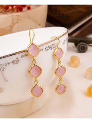 L'Atelier de Gaia Pozłacane kolczyki z tygrysim okiem rozmiar: onesize. Różowe kolczyki L'Atelier de Gaia, pozłacane. Za 31.95 zł.