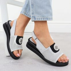 Sandały damskie na podwyższeniu z gumą srebrne Jezzi RMR2267-2. Szare sandały Jezzi, bez wzorów, z gumy, eleganckie, bez obcasa, bez zapięcia. Za 95.00 zł.