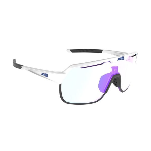 Okulary przeciwsłoneczne hydrofobowe fotochromowe CAT 1/3 AZR Kromic Victory RX. Białe okulary przeciwsłoneczne AZR, bez wzorów. Za 536.50 zł.