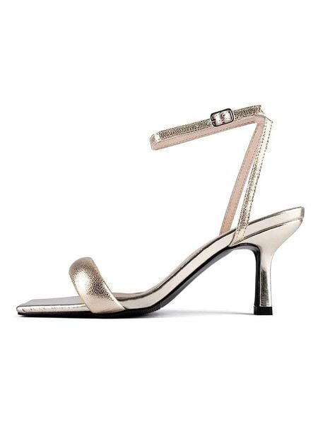 Loft37 Skórzane sandały w kolorze złotym na obcasie rozmiar: 38. Żółte sandały loft37, bez wzorów, z otwartym noskiem, bez obcasa, na koturnie, bez zapięcia. Za 271.67 zł.