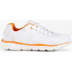 Sneakersy bonprix biało-jasnopomarańczowy. Buty sportowe lifestyle marki bonprix. Za 59.99 zł.