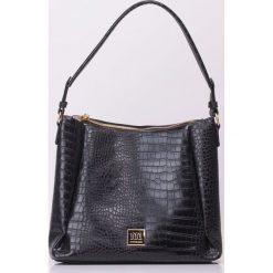 Torebka damska Monnari klasyczna worek wężowa czarna. Czarne torebki klasyczne Inna, bez wzorów, eleganckie, na ramię, bez dodatków. W wyprzedaży za 139.99 zł.