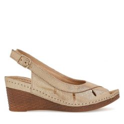 Sandały Lasocki. Żółte sandały Lasocki, bez wzorów, bez obcasa, na koturnie, bez zapięcia. Za 139.99 zł.