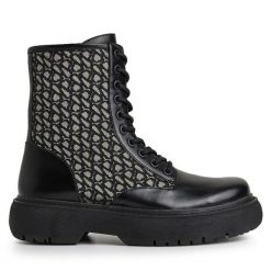 Botki Pepe Jeans. Czarne botki Pepe Jeans, bez wzorów, z jeansu, bez obcasa, na płaskiej podeszwie, bez zapięcia. Za 369.99 zł.